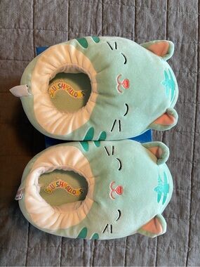 Squishmellow slippers 4/5 Youth